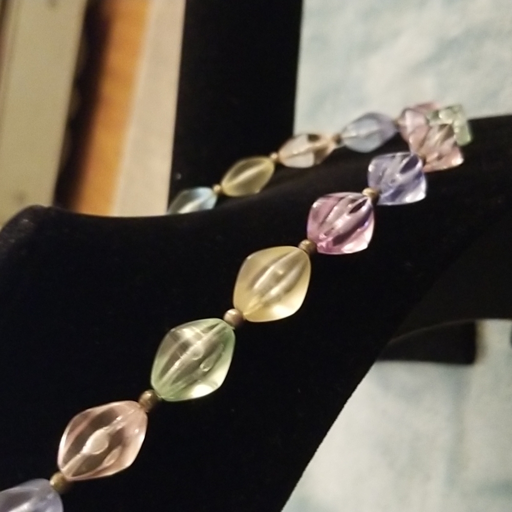 Colorful bead necklace - Picture 3 of 5